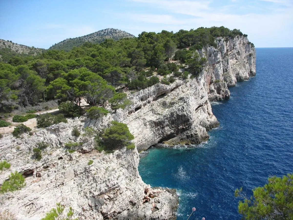 Apartment In Kali With Sea View, Balcony, Air Conditioning, Wifi 0*,  Croatia